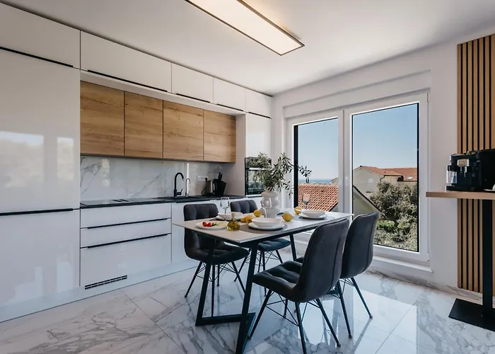 Lili Rose - Exclusive Family With Sea View, Just Steps From Apartmán *