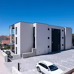 Lili Rose - Exclusive Family With Sea View, Just Steps From Daire