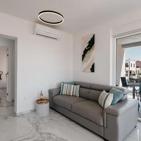 Apartment Lili Rose - Exclusive Family With Sea View, Just Steps From Mandre