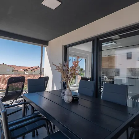 Lili Rose - Sea View & 70m, Family Lejlighed Mandre