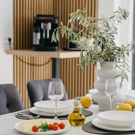 Apartment Lili Rose - Exclusive Family With Sea View, Just Steps From Mandre