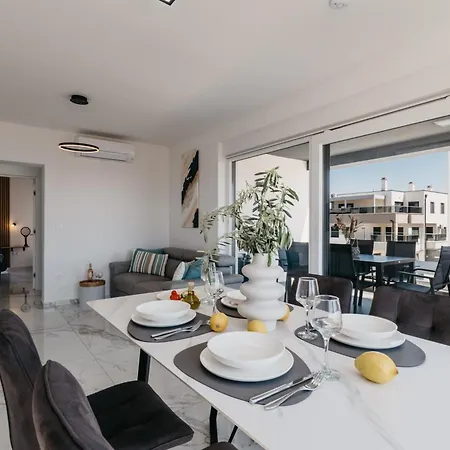 Lili Rose - Exclusive Family With Sea View, Just Steps From *