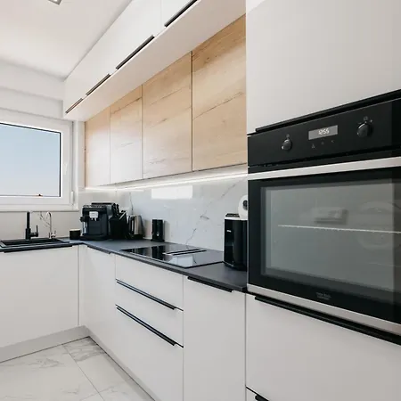 Apartment Lili Rose - Exclusive Family With Sea View, Just Steps From Mandre