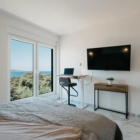 Apartment Lili Rose Mandre - Pool & Sea View, Family Apartments, 70M To Beach
