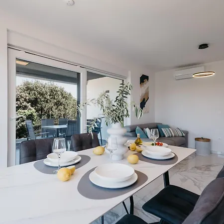 Lili Rose - Sea View & 70m, Family