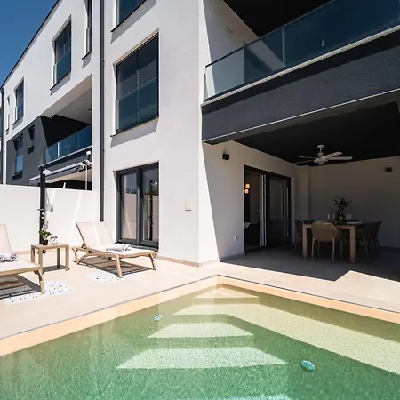 Lili Rose - Sea View & 70m, Family Mandre