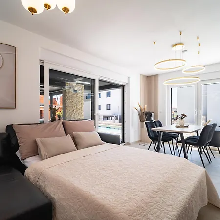 Lili Rose - Sea View & 70m, Family Mandre