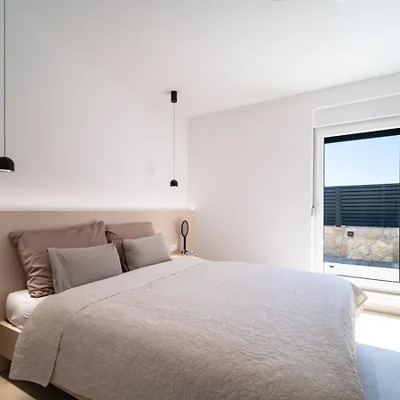 Lili Rose - Sea View & 70m, Family
