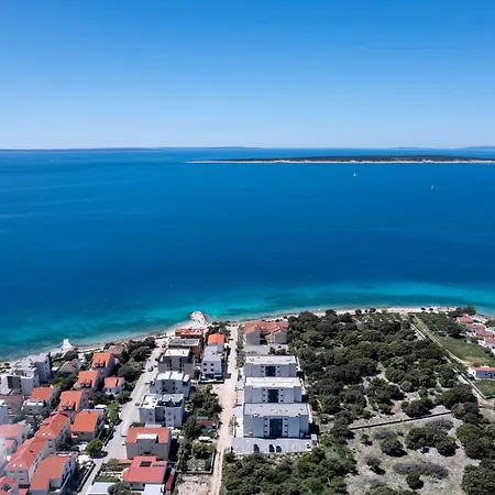 Lili Rose - Exclusive Family With Sea View, Just Steps From Apartman Mandre