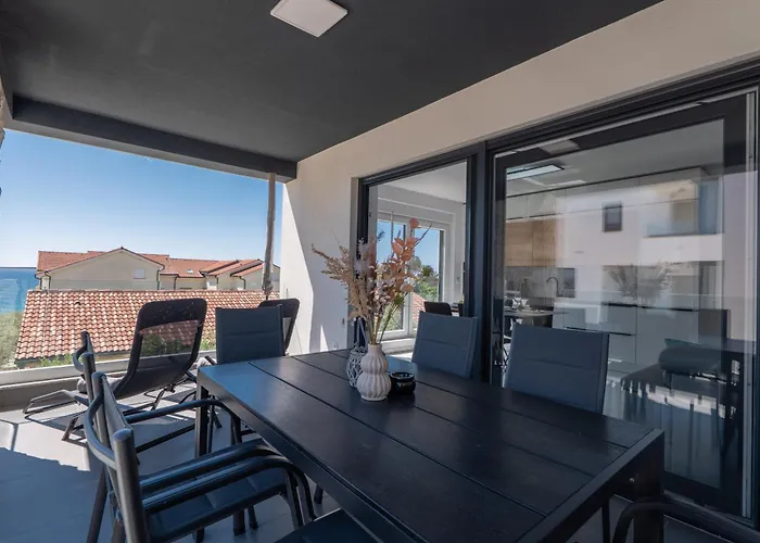 Lili Rose - Exclusive Family With Sea View, Just Steps From Apartman Mandre