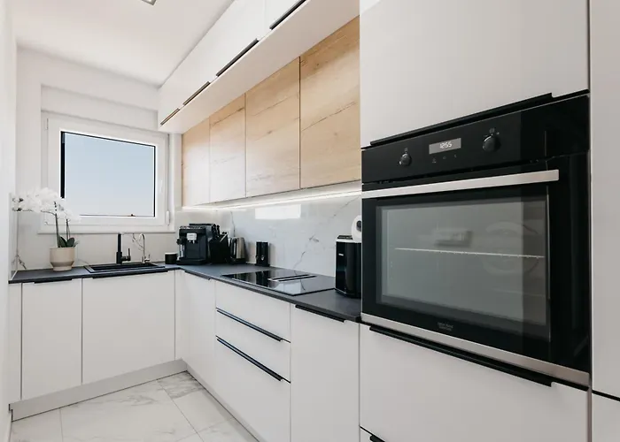 Apartman Lili Rose - Exclusive Family With Sea View, Just Steps From Mandre